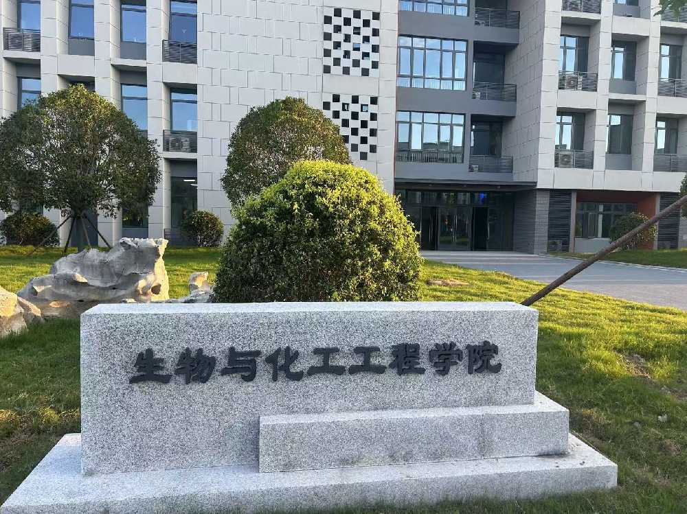 西乡县扬州职业大学体育场高杆灯项目